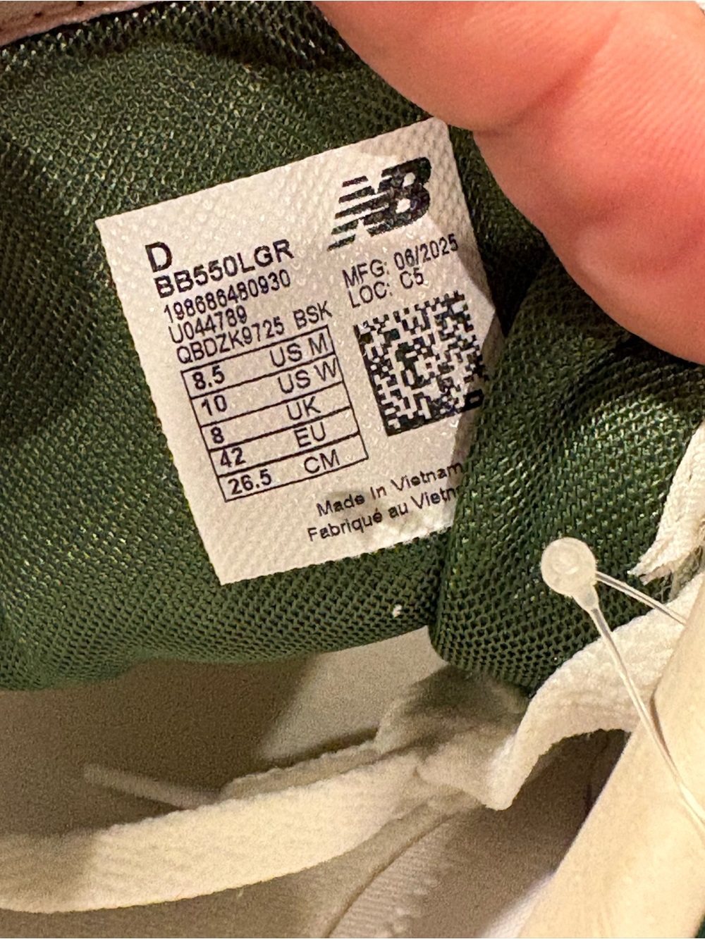 NEW BALANCE 550 BEIGE GREEN MENS Size 8.5 New No Box - Picture 7 of 9